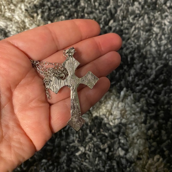 Women’s stunner classy cross necklace - Picture 4 of 4